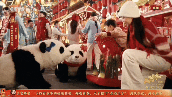 魔法原子春晚舞台倒酒，捅破了机器人「只会表演」的窗户纸__魔法原子春晚舞台倒酒，捅破了机器人「只会表演」的窗户纸