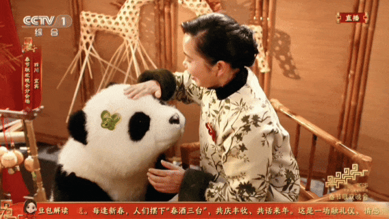 魔法原子春晚舞台倒酒，捅破了机器人「只会表演」的窗户纸__魔法原子春晚舞台倒酒，捅破了机器人「只会表演」的窗户纸