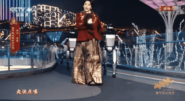 魔法原子春晚舞台倒酒，捅破了机器人「只会表演」的窗户纸__魔法原子春晚舞台倒酒，捅破了机器人「只会表演」的窗户纸