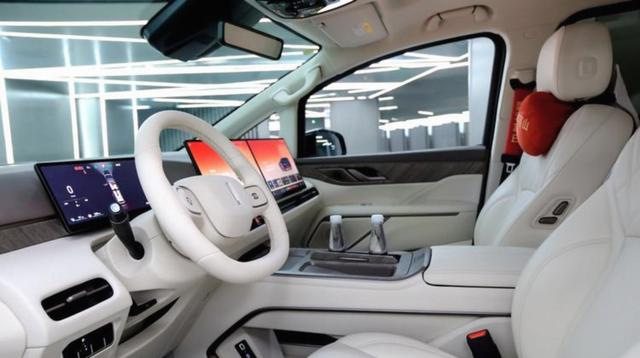 刷到春晚彩排路透，看到希林娜依·高下魏牌高山时镜头特写车身，央视官方确认魏牌高山成2026春晚新媒体用车-有驾