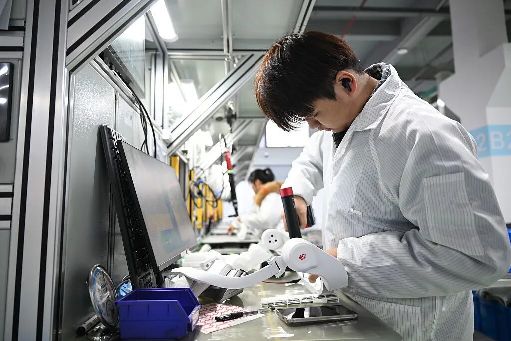 春晚中的机器人__春晚机器人犇犇