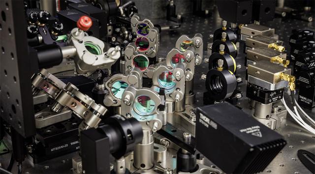 _神奇微软存储能登玻璃书库吗_玻璃存储器微软