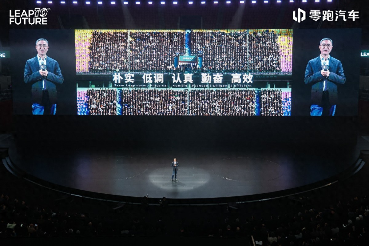 零跑D19与D99双旗舰亮相，以技术硬实力破局豪华旗舰市场