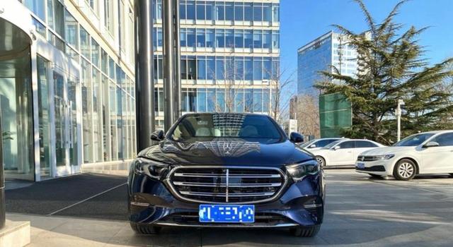 2026年1月中大型轿车销量排行榜出炉，BBA稳居前三豪强格局不变，自主混动车型凭借性价比和技术优势强势突围市场竞争激烈-有驾