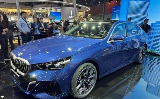 2026年1月中大型轿车销量排行榜出炉，BBA稳居前三豪强格局不变，自主混动车型凭借性价比和技术优势强势突围市场竞争激烈-有驾