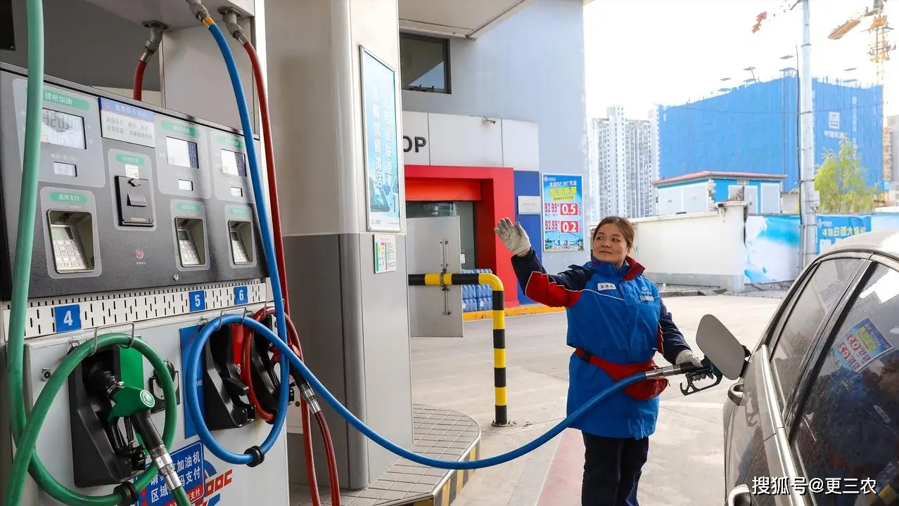 2月20日【油价大涨】倒计时1天，春节假期原油大涨5.6%，新周期9天“预涨115元/吨”后，2月24日调价，油价变大涨中