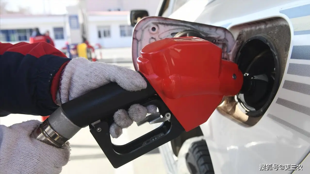 _原油今天涨了_大涨油价天原油计时假期涨多少