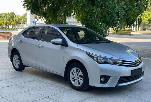 不管你信不信，这都是赤裸裸的存在的现实，6%的车价超过50万，12%的车价在20万到50万之间，最受欢迎的仍是10万以下的家用车-有驾