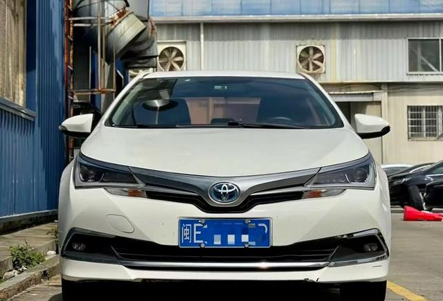 不管你信不信，这都是赤裸裸的存在的现实，6%的车价超过50万，12%的车价在20万到50万之间，最受欢迎的仍是10万以下的家用车-有驾