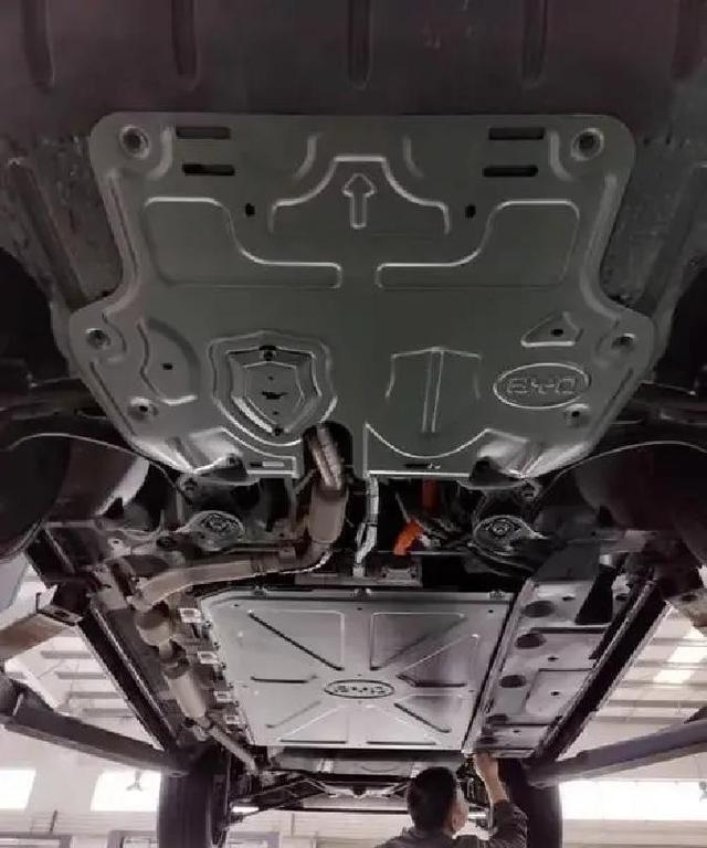 新能源电车需不需要电池护板？别被焦虑误导-有驾