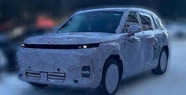 全新SUV小鹏G02亮相，搭载双动力选择，纯电续航突破430km