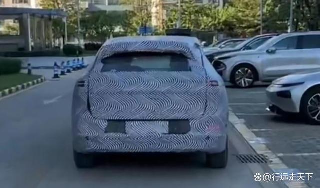 全新SUV小鹏G02亮相,搭载双动力选择,纯电续航突破430km-有驾