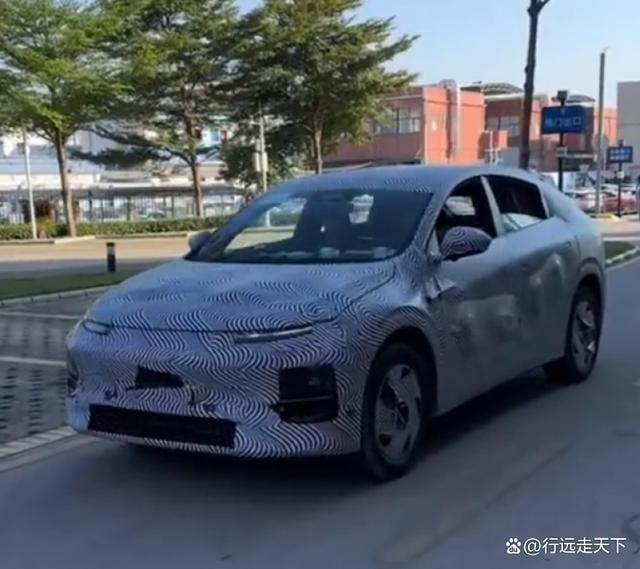 全新SUV小鹏G02亮相,搭载双动力选择,纯电续航突破430km-有驾