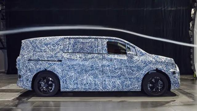 奔驰预告全新豪华纯电MPV VLE：能自动泊车、后轮转向-有驾