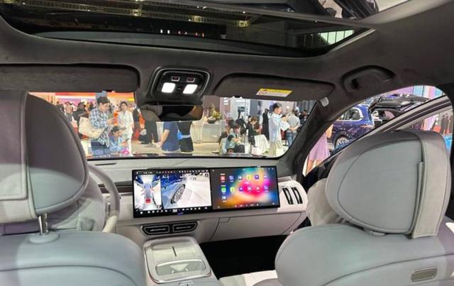 兜里有钱，能买SUV就别买轿车，SUV空间更大驾驶更稳，满足家庭和多场景需求是明智选择-有驾