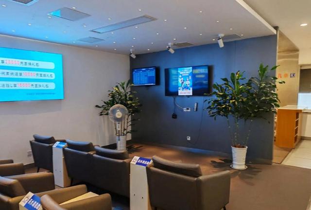 从业者递来一张纸条，电车难取代油车，油车更可靠且合资品牌占优势，车企必须真诚降价才能赢得市场认可-有驾