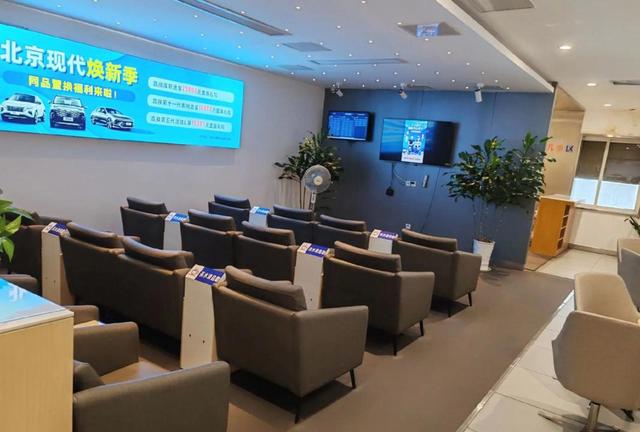 从业者递来一张纸条，电车难取代油车，油车更可靠且合资品牌占优势，车企必须真诚降价才能赢得市场认可-有驾