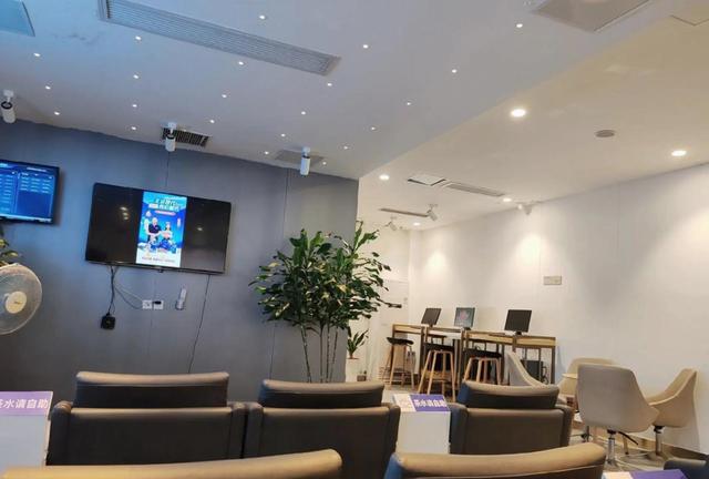 从业者递来一张纸条，电车难取代油车，油车更可靠且合资品牌占优势，车企必须真诚降价才能赢得市场认可-有驾