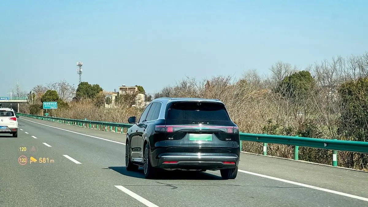 智驾在各大县城破圈，我们离AI改变汽车的转折点，不远了__智驾在各大县城破圈，我们离AI改变汽车的转折点，不远了