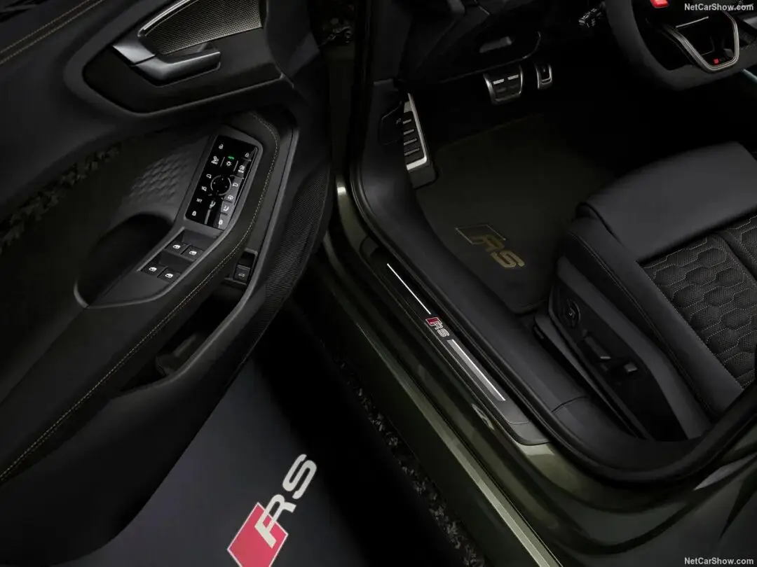 奥迪插混suv__奥迪插电混动车型价格