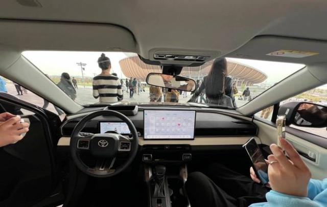 年初八朋友圈还在返程堵车,广汽丰田却率先开完新车发布会,威兰达AIR版多项高配惊艳亮相,销售称这就是“起步即高配”-有驾