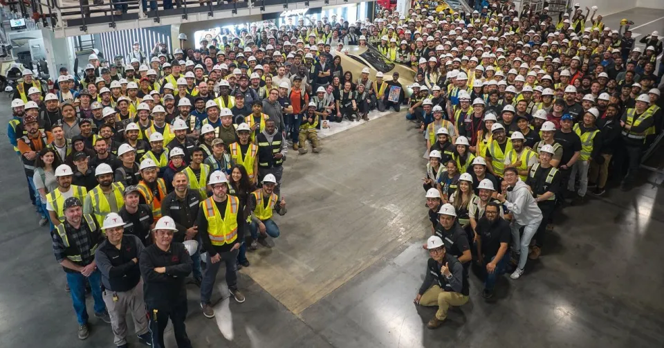 马斯克春节丢王炸！特斯拉无人车量产下线