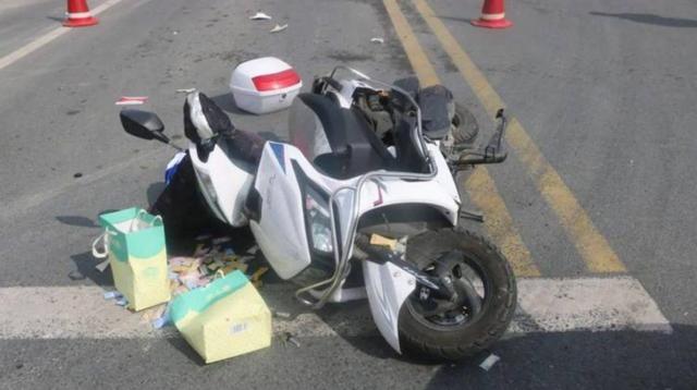 摩托车别逞能，你真的不会飞，开得快不算本事，平安到家才是真本事-有驾