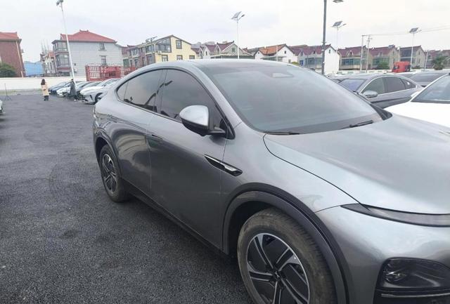 开着小鹏G6回家过年,我手头三台车却选它,续航长空间大智驾安全让我放心回家过年-有驾