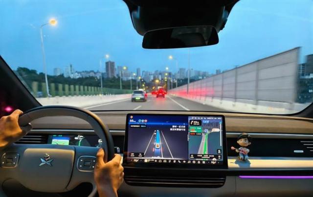 开着小鹏G6回家过年,我手头三台车却选它,续航长空间大智驾安全让我放心回家过年-有驾