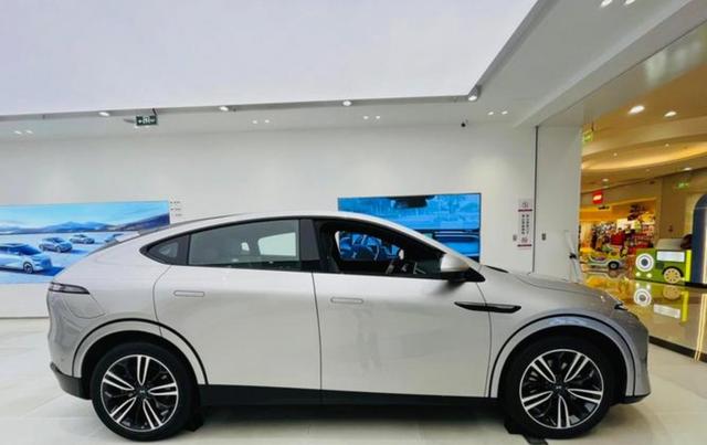 开着小鹏G6回家过年,我手头三台车却选它,续航长空间大智驾安全让我放心回家过年-有驾