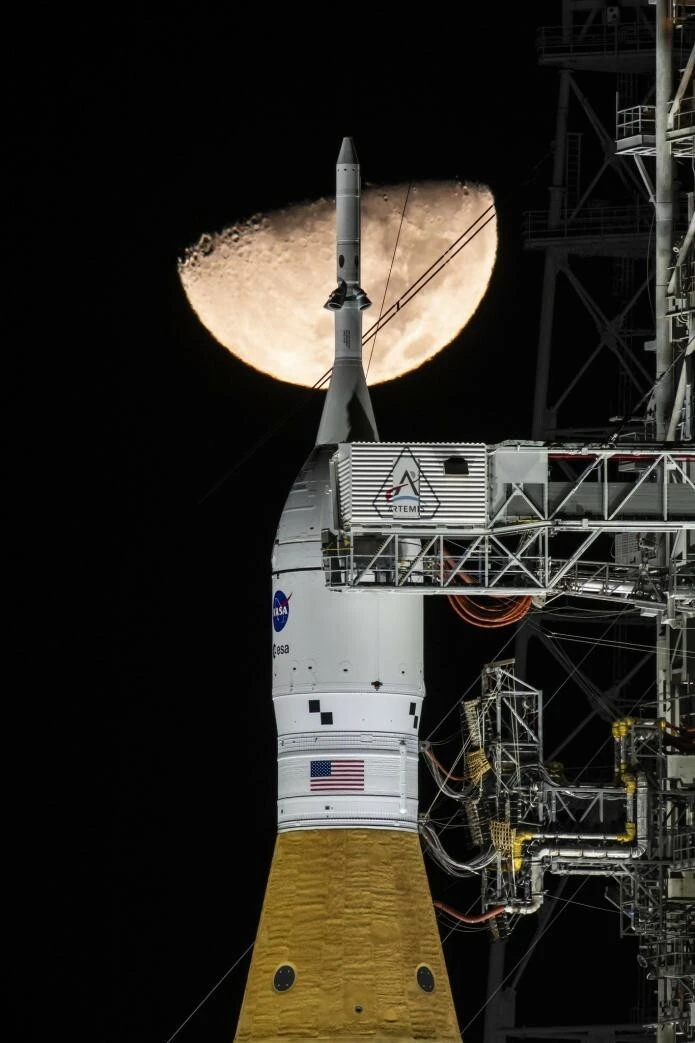 用尽历史遗产走捷径，美国重返月球尴尬了