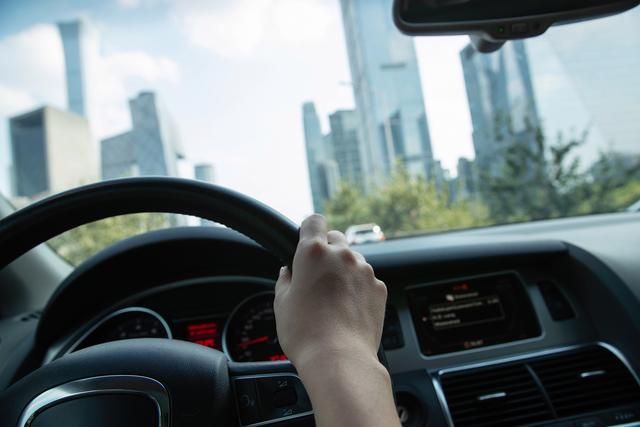 疲劳驾驶，12公里堵车背后的生死警示-有驾