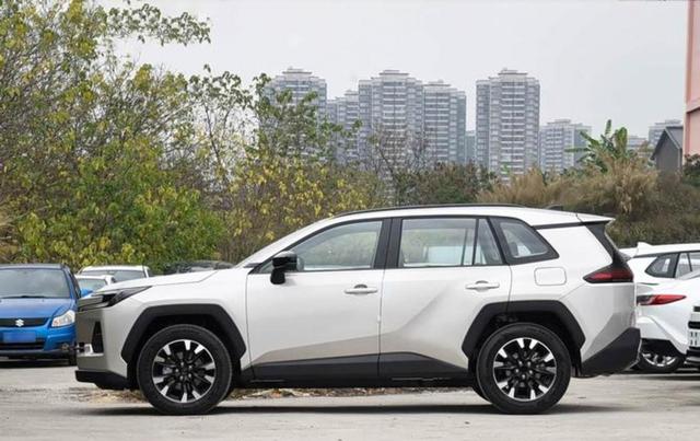 13万级别威兰达AIR版马年开工首日正式上市,权益价13.78万起动力配置全面升级,广汽丰田推出厂家直销保养套餐无套路消费者购车更安心-有驾