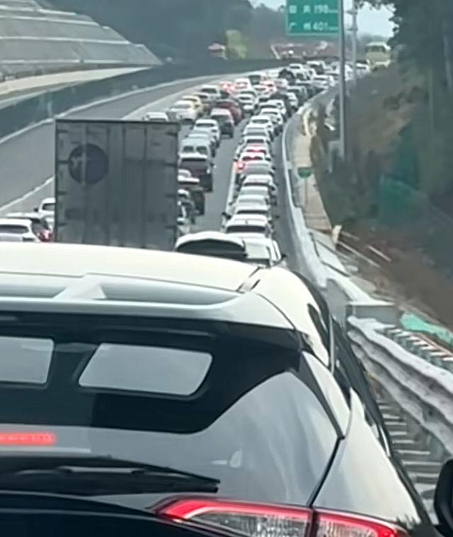 湖南高速应急车道能走了，为何司机却说“不敢上”？交警一次讲清-有驾