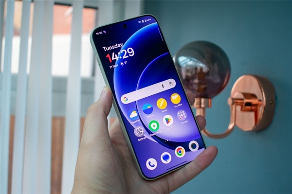 小屏用户的梦想旗舰降临！一加15T关键信息都在这了