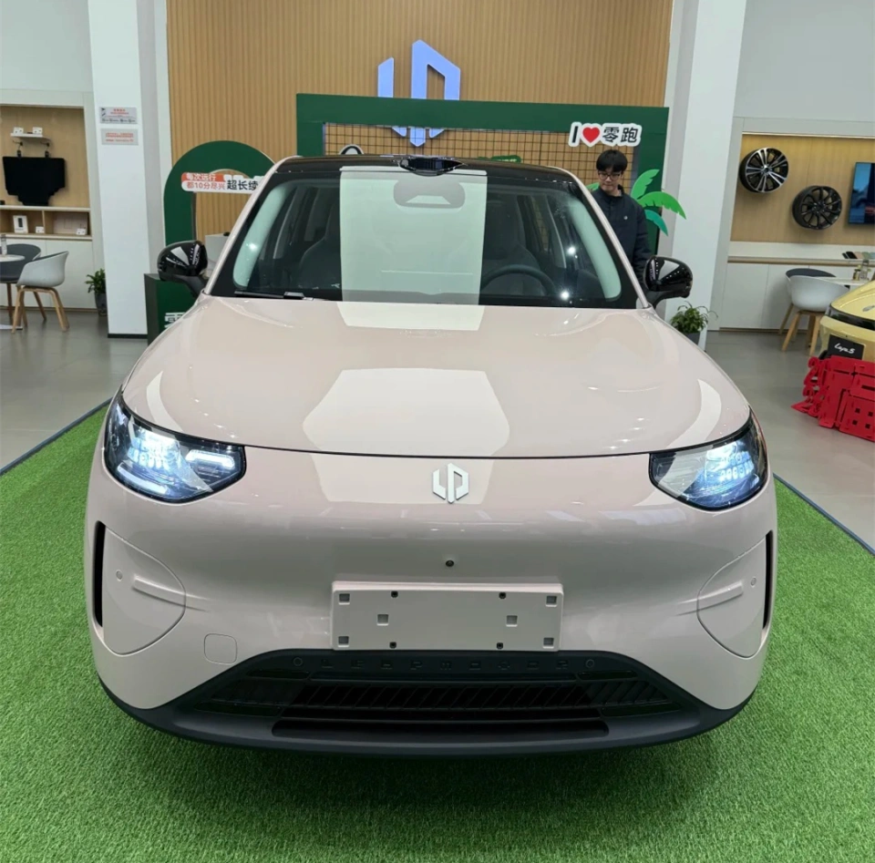 零跑A10实车到店，有颜值，很实用