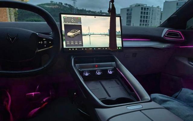 内外兼修兼具运动质感，又配备智驾“小蓝灯”，极狐阿尔法S5将于3月1日正式开启预售，全面提升智能出行体验-有驾