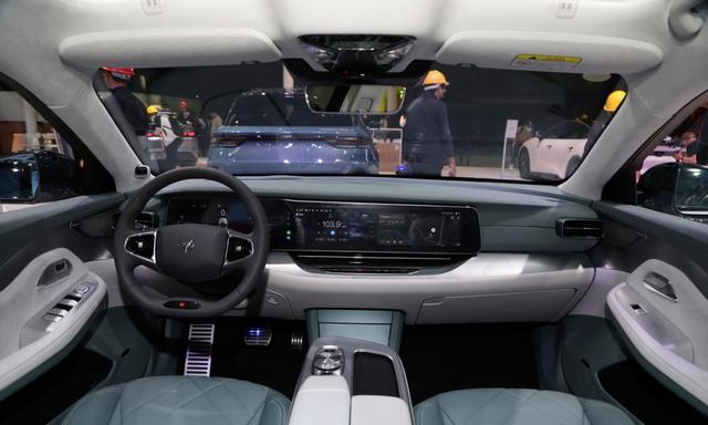 内外兼修兼具运动质感，又配备智驾“小蓝灯”，极狐阿尔法S5将于3月1日正式开启预售，全面提升智能出行体验-有驾