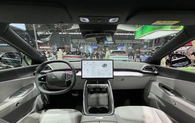 内外兼修兼具运动质感，又配备智驾“小蓝灯”，极狐阿尔法S5将于3月1日正式开启预售，全面提升智能出行体验-有驾