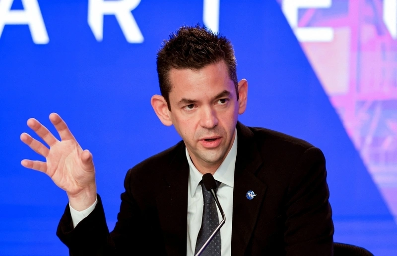 中方宣布全力推进登月配套设施建设，NASA同日突然大改登月计划