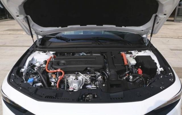 13万8买插混雅阁,打破B级车市场价格底线,曾经加价排队的梦如今触手可及,市区纯电70公里绿牌省油钱还能换最新手机-有驾