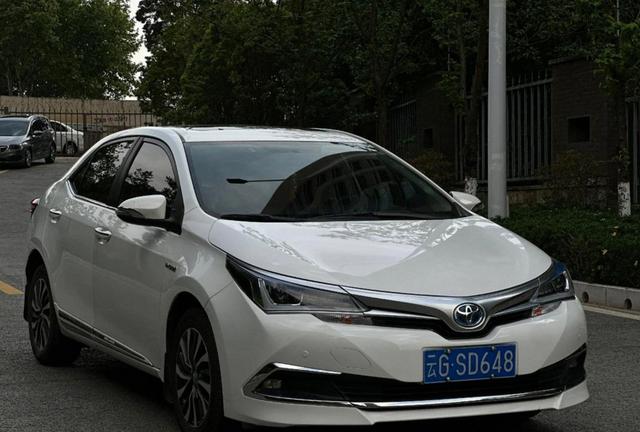 听我一句劝,丰田汽车这么买最划算,要保值买RAV4荣放,要品质选凯美瑞,实用性强还省心-有驾