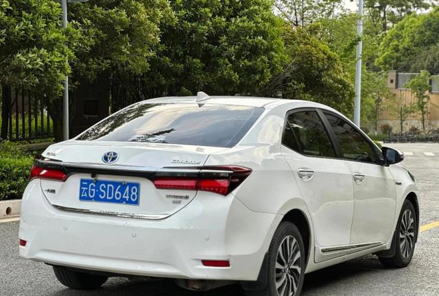 听我一句劝,丰田汽车这么买最划算,要保值买RAV4荣放,要品质选凯美瑞,实用性强还省心-有驾