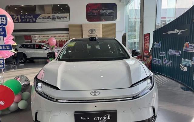 听我一句劝,丰田汽车这么买最划算,要保值买RAV4荣放,要品质选凯美瑞,实用性强还省心-有驾