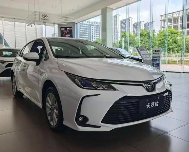 听我一句劝,丰田汽车这么买最划算,要保值买RAV4荣放,要品质选凯美瑞,实用性强还省心-有驾