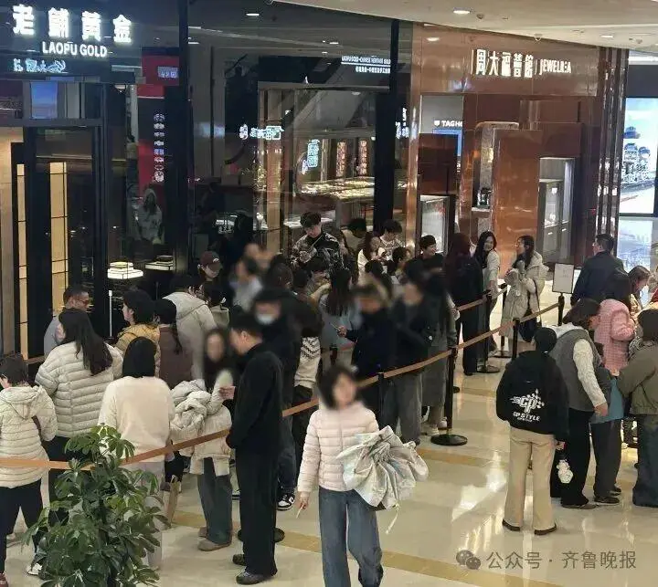 又涨了!“一夜睡醒赚近2万元”!老铺黄金涨价前,价值60万元商品瞬间秒空_又涨了!“一夜睡醒赚近2万元”!老铺黄金涨价前,价值60万元商品瞬间秒空_