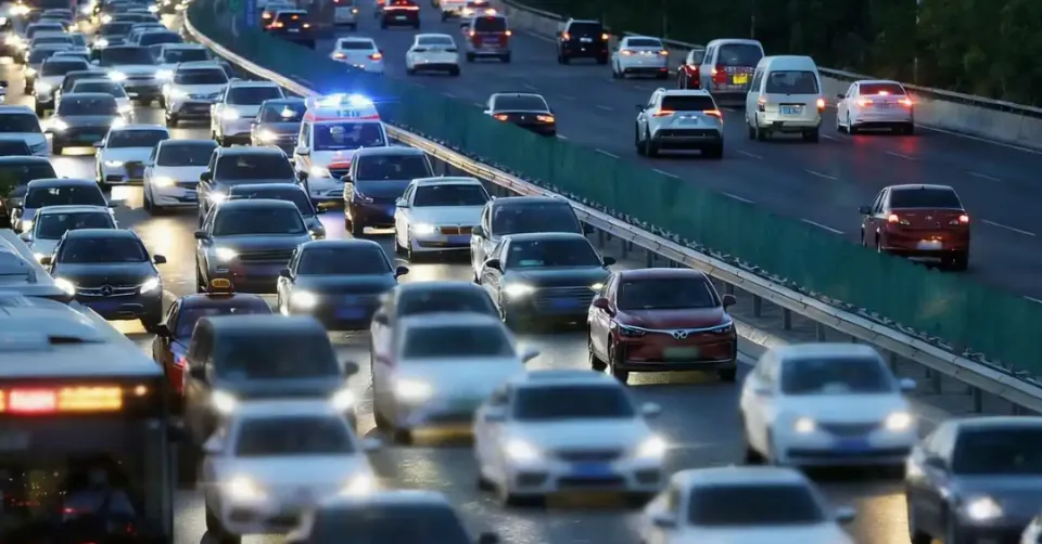 开电车回村过年，成了全村的笑话？