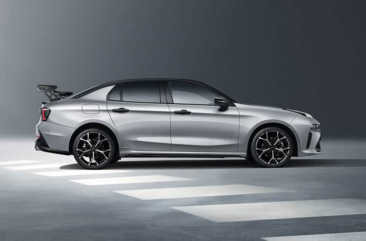 汽车新春海报_春节回家大潮来袭_