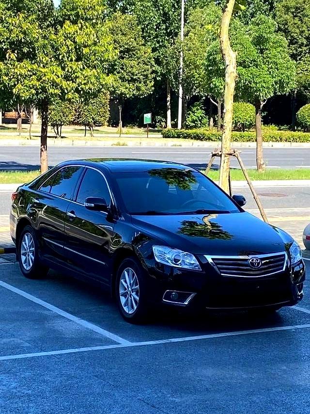 老车主的良心建议：别急着买凯美瑞，保险费逐项一算才发现亚洲龙更划算-有驾