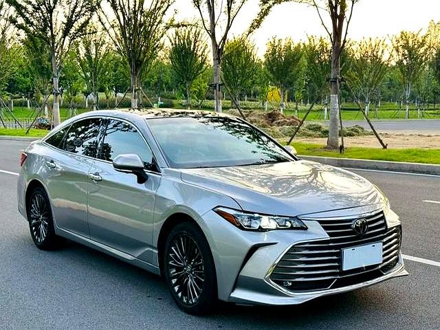 老车主的良心建议：别急着买凯美瑞，保险费逐项一算才发现亚洲龙更划算-有驾